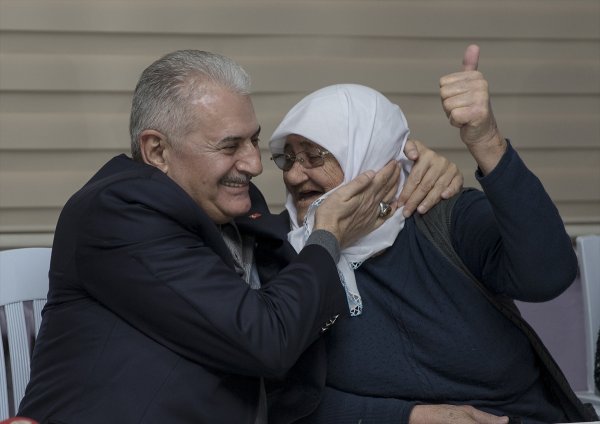 a Binali Yıldırım, Darülaceze'yi ziyaret etti