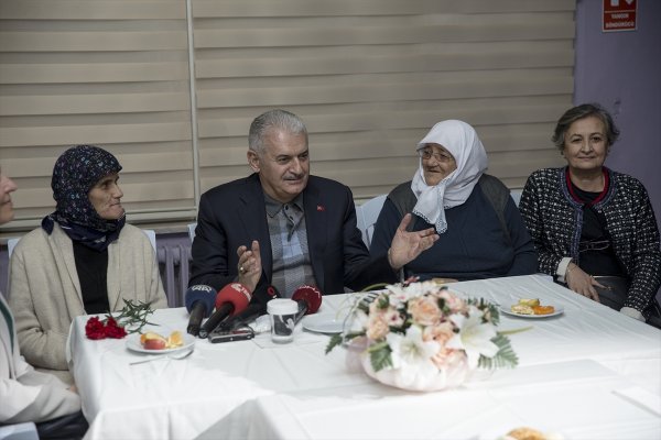 a Binali Yıldırım, Darülaceze'yi ziyaret etti