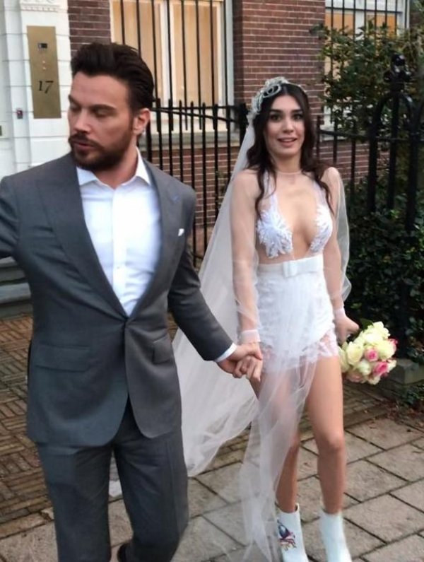 Sinan Akçıl'dan gelinlik tepkisi: Giyinmemiş bu