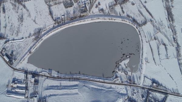 d Sivas'ta göller buz tuttu