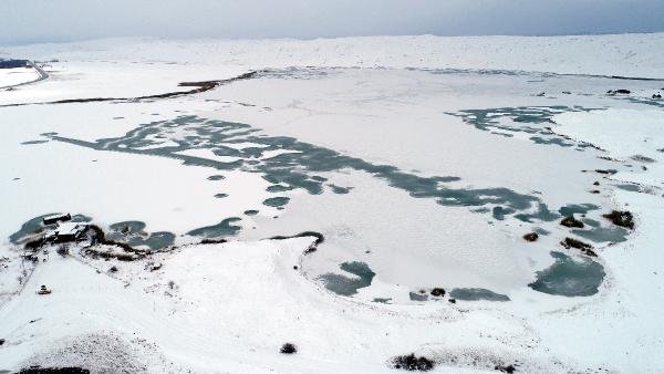 d Sivas'ta göller buz tuttu