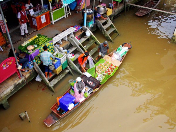 Güneydoğu Asya’nın yüzen pazarları: Floating markets