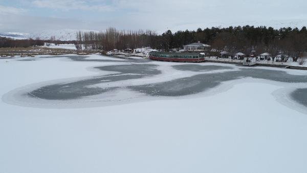 d Sivas'ta göller buz tuttu