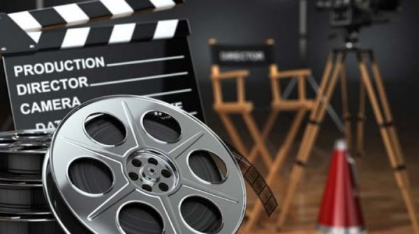 1980 - 1990 döneminde filme uyarlanan Türk Romanları 1980 - 1990 döneminde filme uyarlanan Türk Romanları