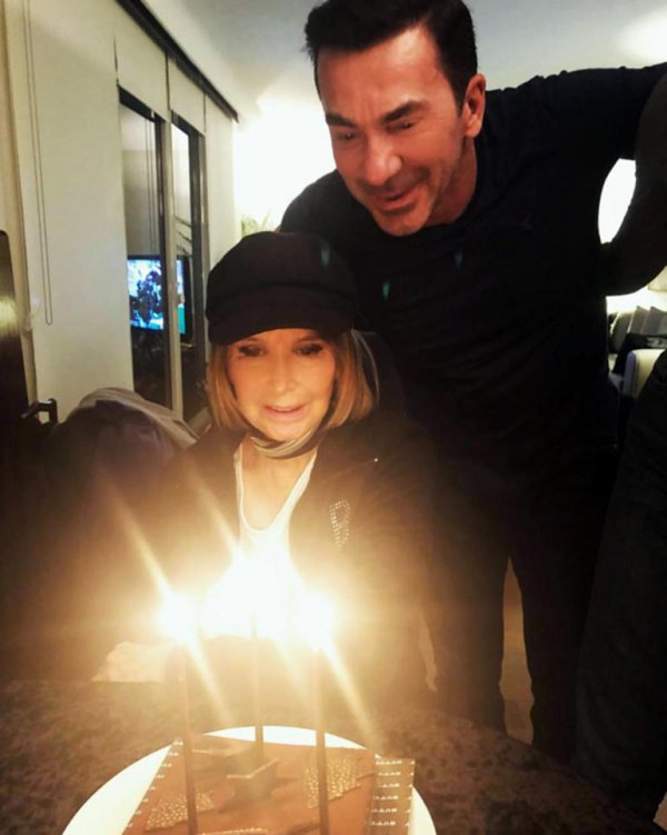 Filiz Akın 76. pastasını üfledi