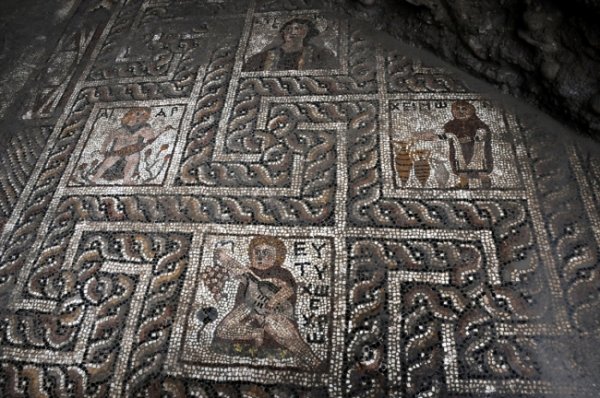 Binlerce yıllık mozaikte turp figürüne rastlandı