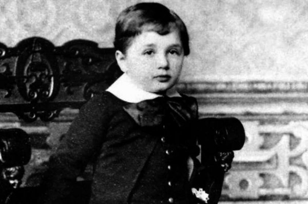 Albert Einstein’ın 1896 yılından kalma karnesi