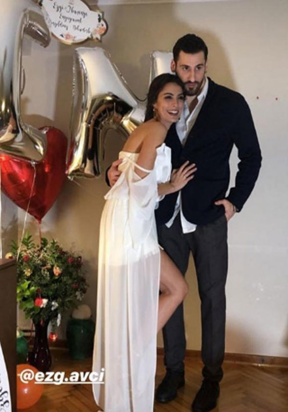 Survivor Ezgi nişanlandı