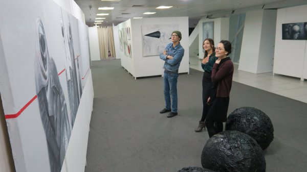 Toplumsal sorunları tuvale yansıttı