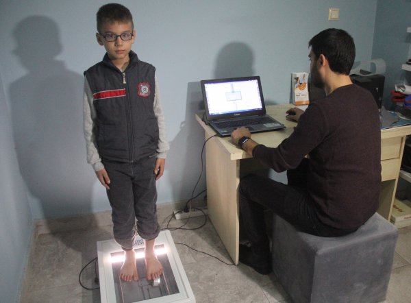 24 parmaklı çocuğa devletten özel ayakkabı