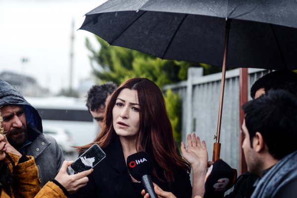 Deniz Çakır: Başörtülüler beni çok sever