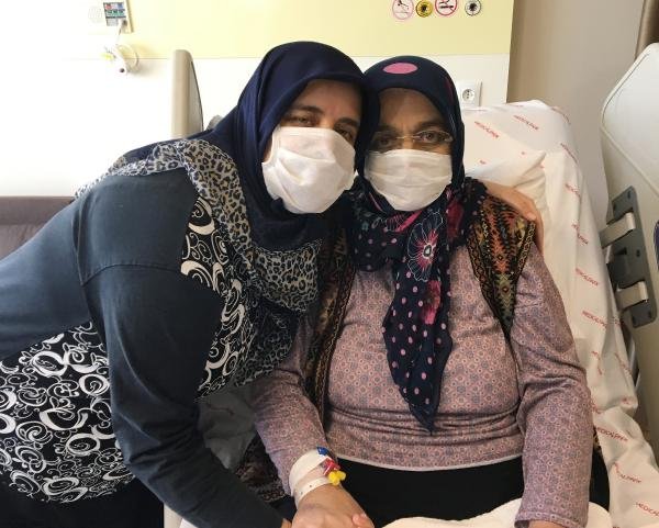 Böbreğini ablasına vermeyi tercih etti