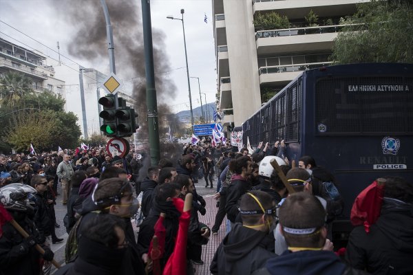 Yunanistan'da öğretmenlerden olaylı gösteri