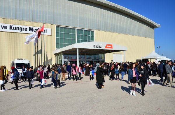 Çukurova Kitap Fuarı'na yoğun ilgi