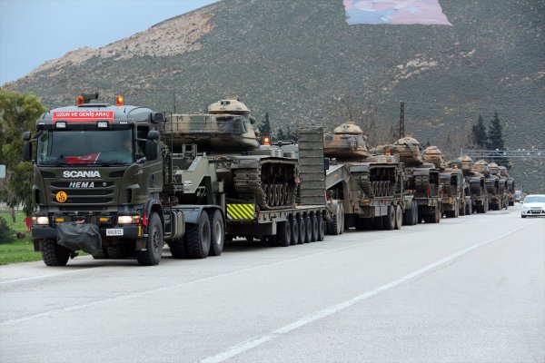 a Suriye sınırına askeri sevkiyatlar sürüyor
