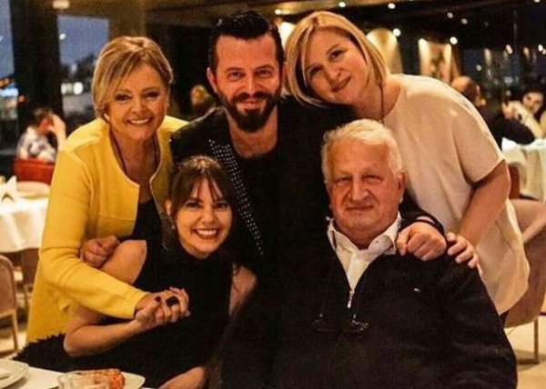 Aslı Enver Murat Boz'un annesini takibe aldı