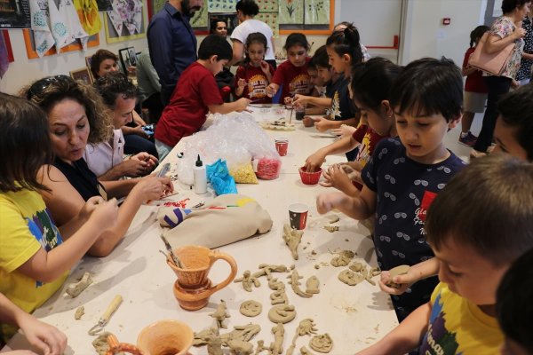 Öğrenciler müze ziyaretiyle tarihi yolculuğa çıkıyor