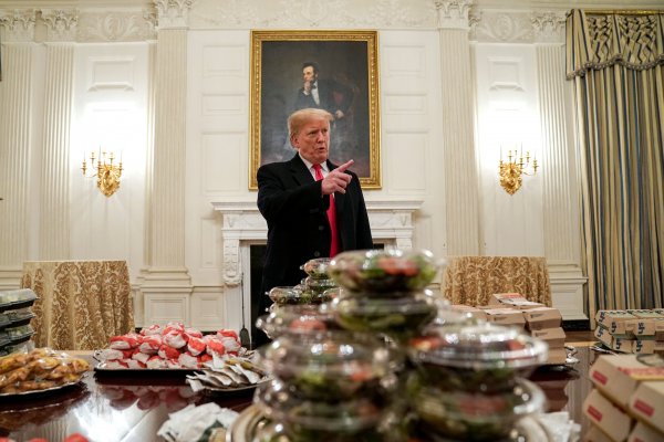 r Trump, Beyaz Saray'a hamburger sipariş etti