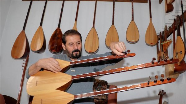 Yörüklerin mirasını çalgılarla yaşatıyor