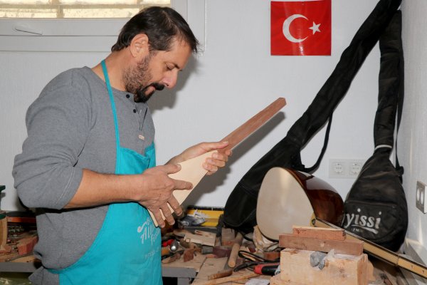 Yörüklerin mirasını çalgılarla yaşatıyor