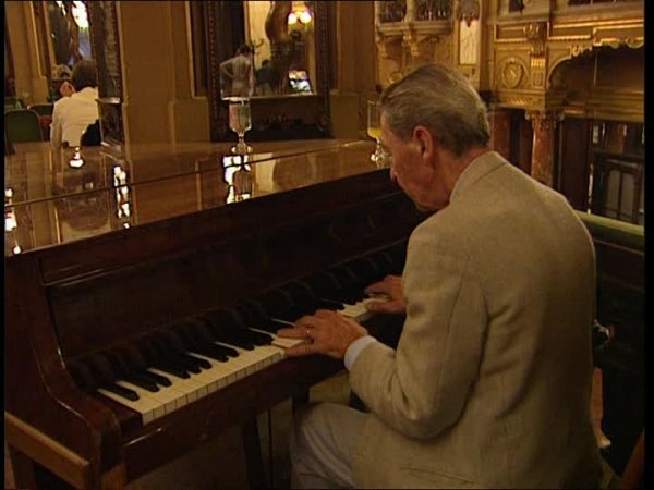 Budapeşte'de dünyanın en güzel kafesiyle tanıştık