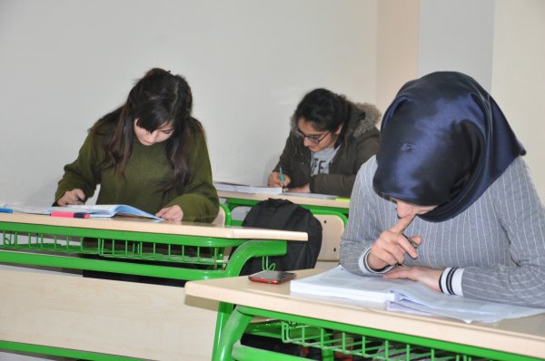 i Yüksekovalı öğrencilerden sınav merkezi talebi