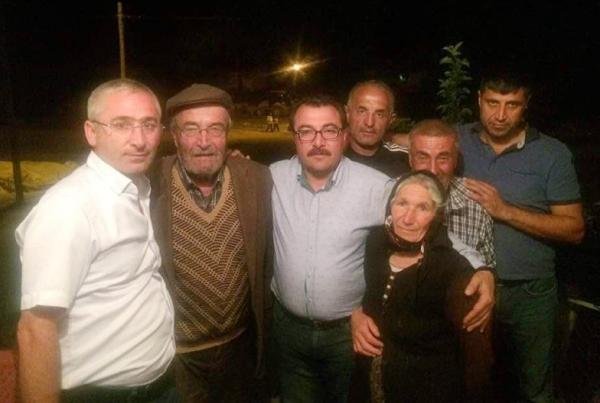 Eşinin acısına dayanamadı, aynı gün vefat etti