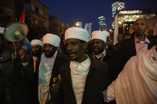 a İsrail'deki Etiyopyalılar polis şiddetini protesto etti