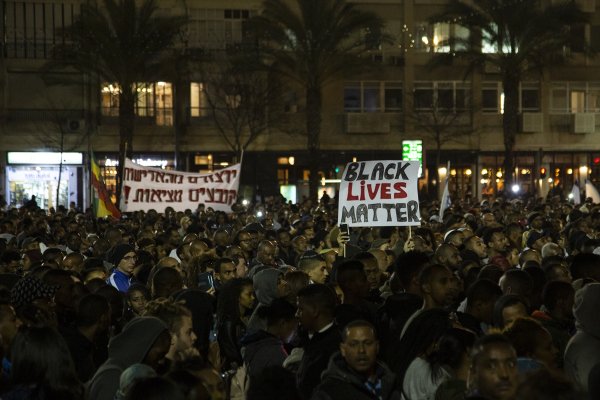 a İsrail'deki Etiyopyalılar polis şiddetini protesto etti