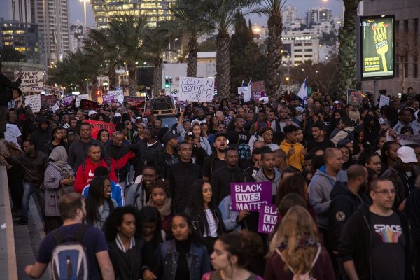 a İsrail'deki Etiyopyalılar polis şiddetini protesto etti