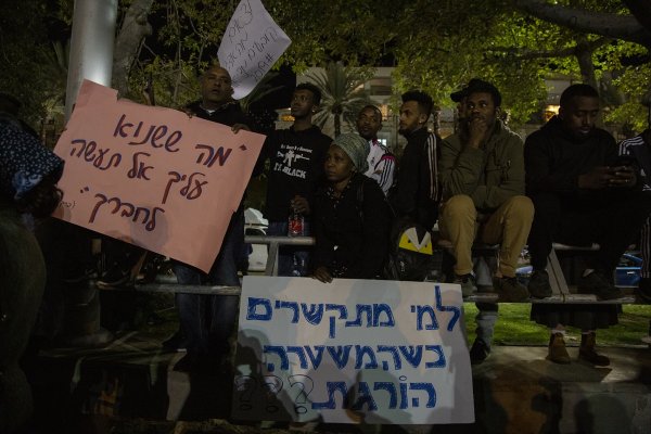 a İsrail'deki Etiyopyalılar polis şiddetini protesto etti