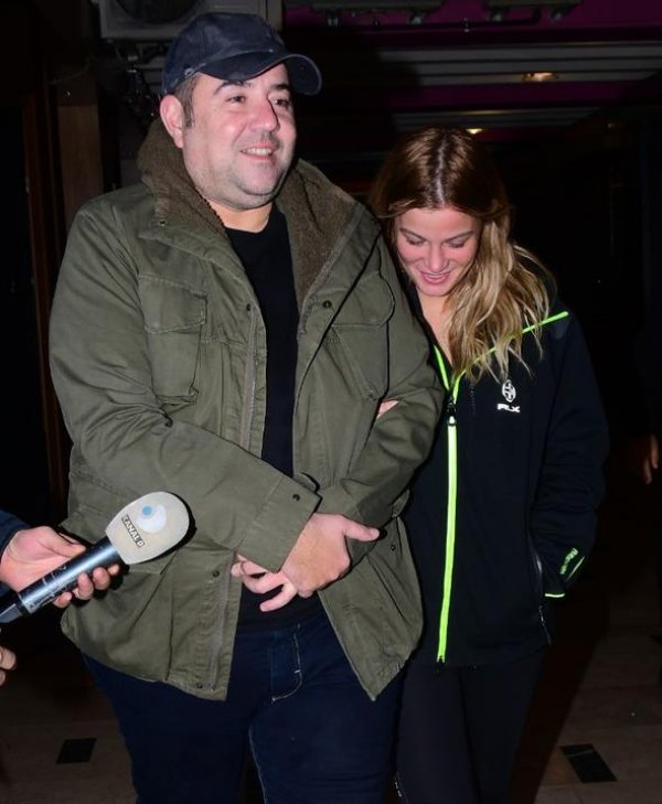 Ata Demirer sevgilisiyle gece gezmesinde