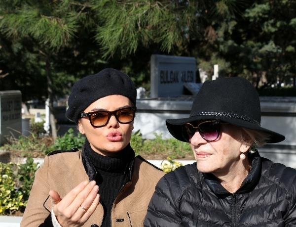 d Defne Joy Foster mezarı başında anıldı