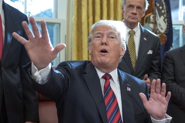 Trump: Venezuela'ya asker göndermek bir seçenek