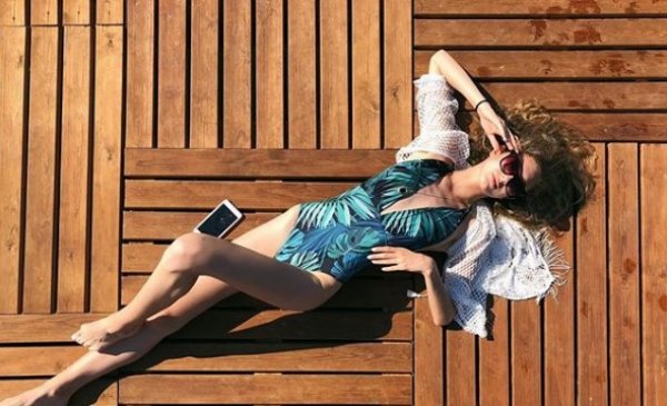 Acun Ilıcalı yeni sevgilisi Itır'ı yanından ayırmıyor