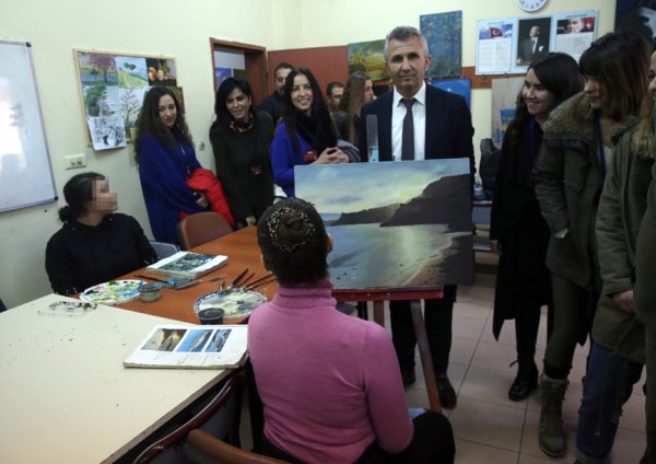 a Cezaevi kapılarını dizi oyuncularına açtı