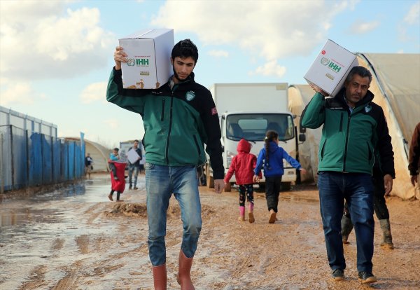 İHH savaş mağdurlarına yardıma koştu