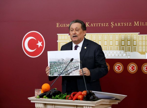 a Meclis'te domatesli biberli basın toplantısı