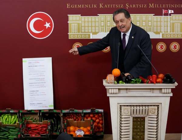 a Meclis'te domatesli biberli basın toplantısı