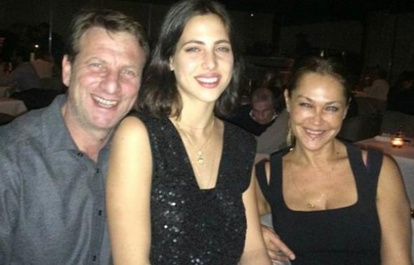 Hülya Avşar: Bir tek taşa bakar