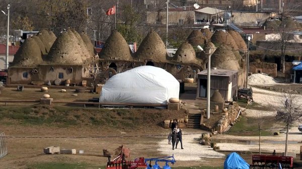 a Harran'ın konik kubbeli evlerine bakım