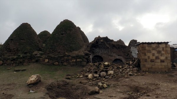 a Harran'ın konik kubbeli evlerine bakım