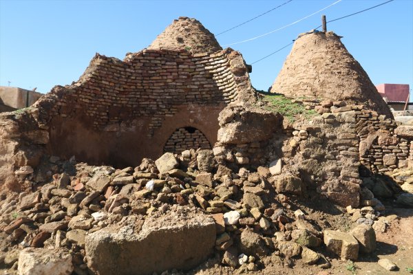 a Harran'ın konik kubbeli evlerine bakım