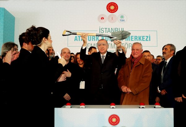 Yeni AKM'nin temeli atıldı