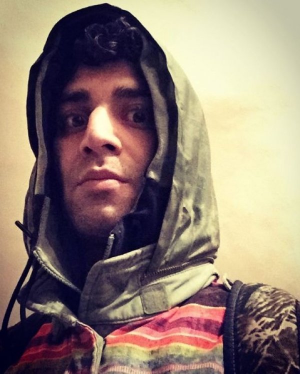 Ünlü oyuncu Özgün Aydın taksiciyi darbetti