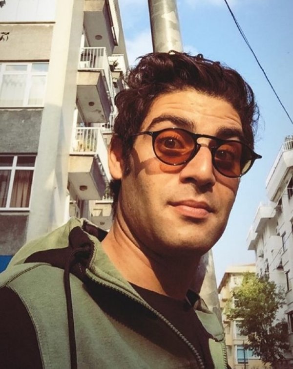 Ünlü oyuncu Özgün Aydın taksiciyi darbetti