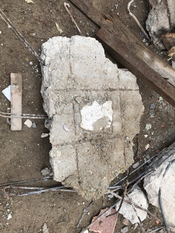 a Kartal'da çöken binada kullanılan deniz kabukları