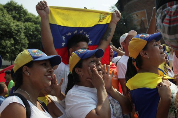 r Venezuela'da taraflar yeniden meydanlarda