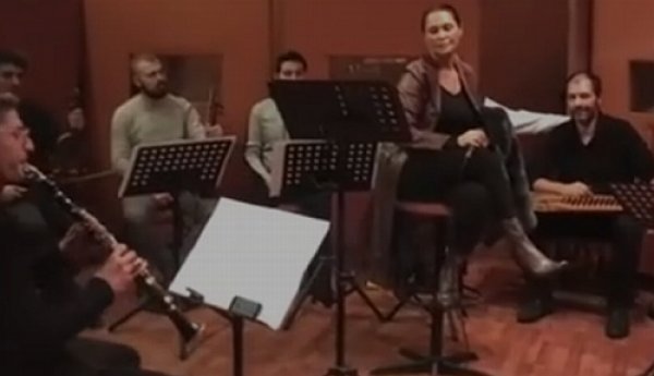 Hülya Avşar stüdyoya girdi