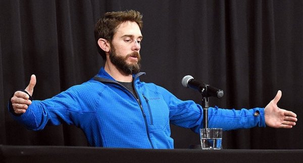 Kendisine saldıran dağ aslanını silahsız öldürdü